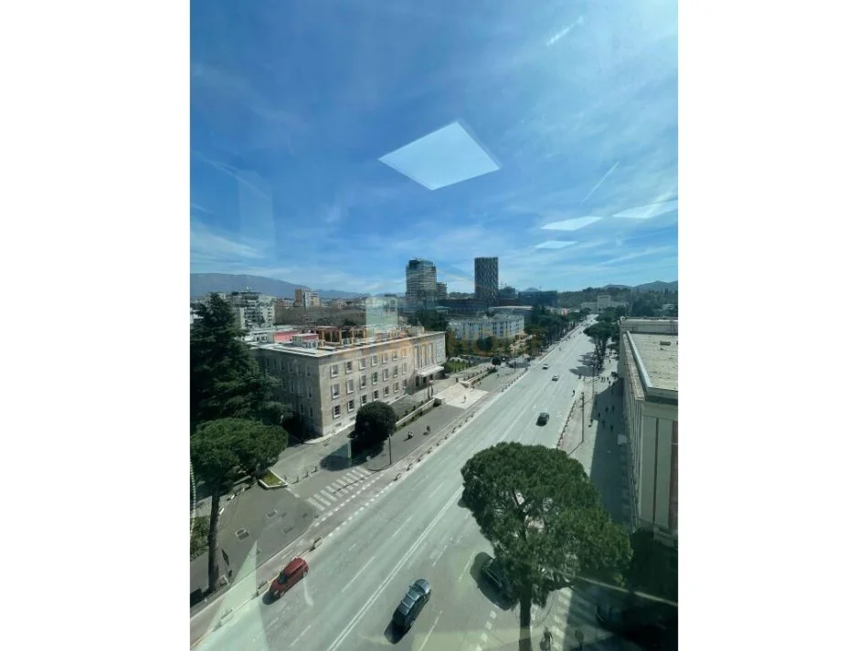 Tirane, jepet me qera zyre Kati 8, 110 m² 1.725 € (Kullat Binjake)