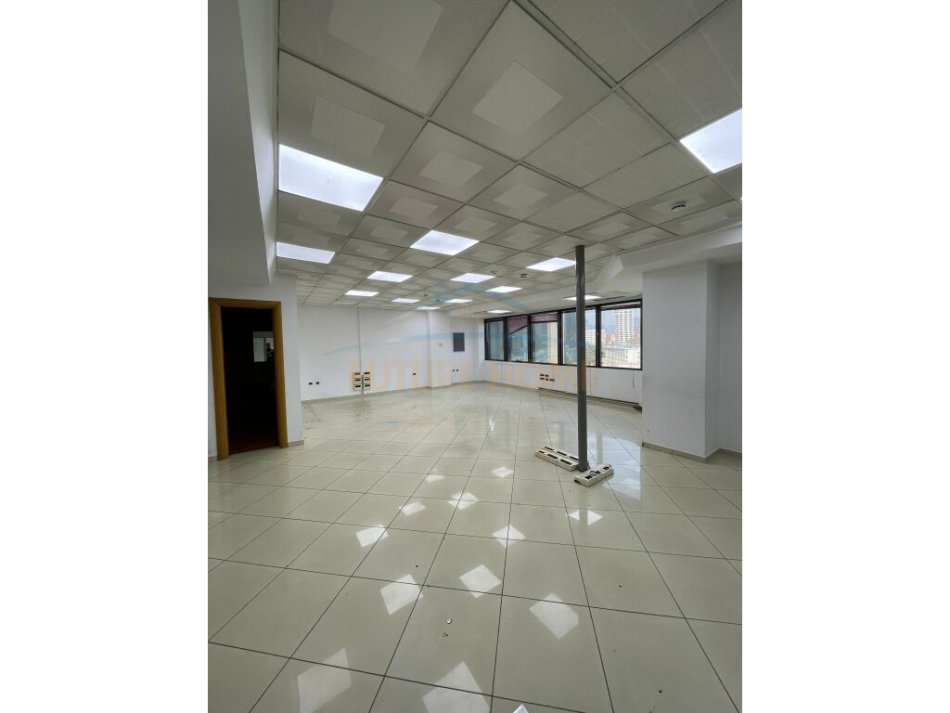 Tirane, jepet me qera ambjent biznesi Kati 8, 110 m² 1.725 € (Bulevardi Dëshmorët e Kombit)