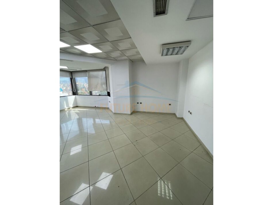 Tirane, jepet me qera ambjent biznesi Kati 8, 110 m² 1.725 € (Bulevardi Dëshmorët e Kombit)