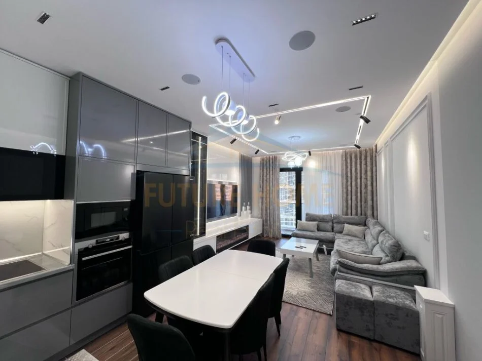 Tirane, jepet me qera 2+1 Kati 3, 115 m² 900 € 