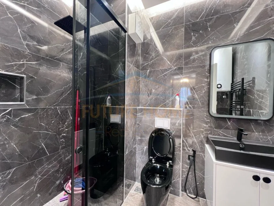 Tirane, jepet me qera 2+1 Kati 3, 115 m² 900 € 