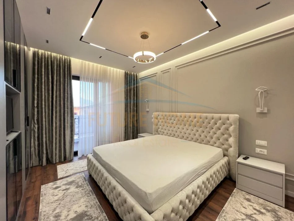 Tirane, jepet me qera 2+1 Kati 3, 115 m² 900 € 