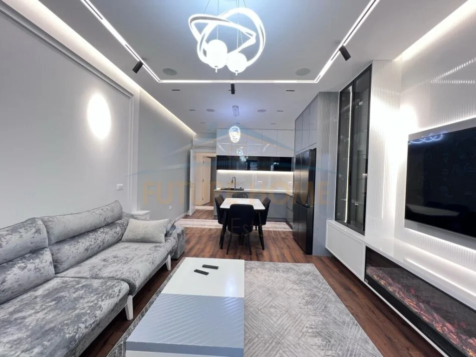 Tirane, jepet me qera 2+1 Kati 3, 115 m² 900 € 