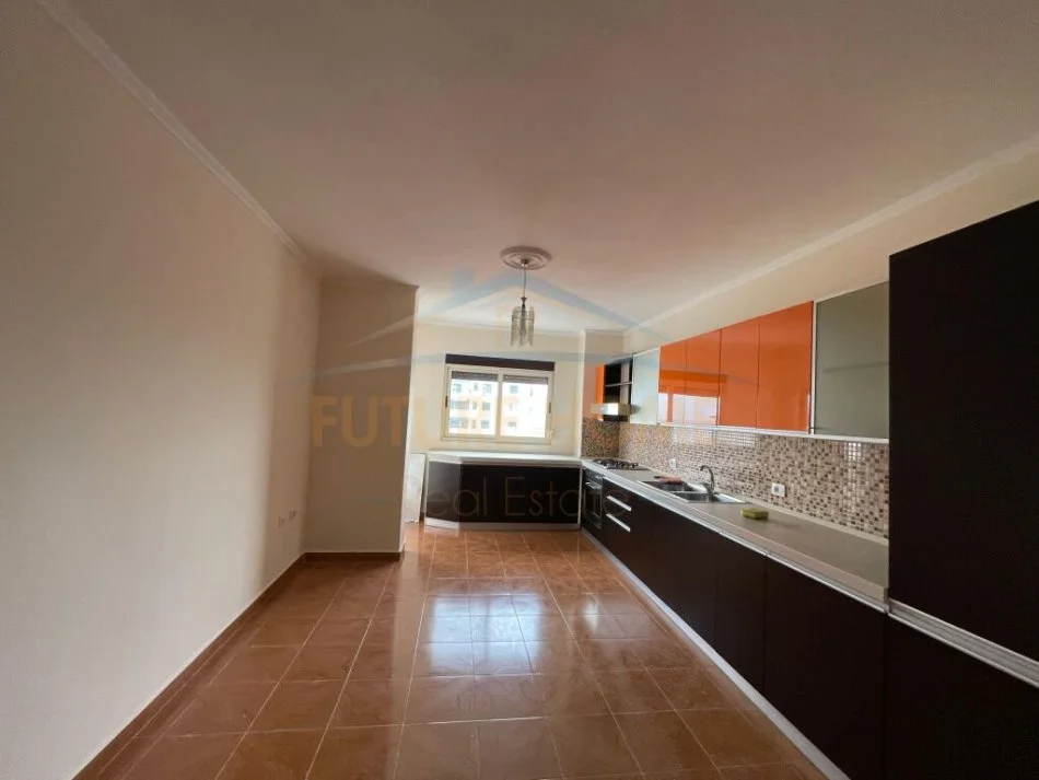 Durres, shitet apartament 2+1+Ballkon Kati 7, 103 m² 95.000 € (durres stadium)