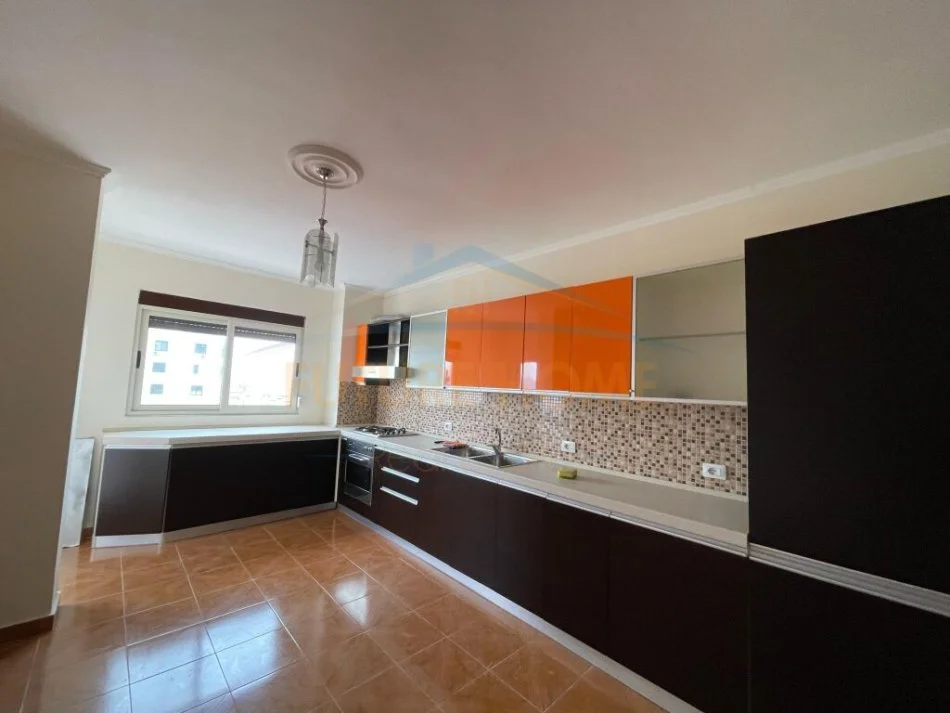 Durres, shitet apartament 2+1+Ballkon Kati 7, 103 m² 95.000 € (durres stadium)