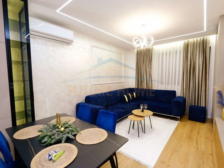 Tirane, jepet me qera apartament 1+1+Ballkon Kati 8, 65 m² 600 € (Rezidenca Future Home)