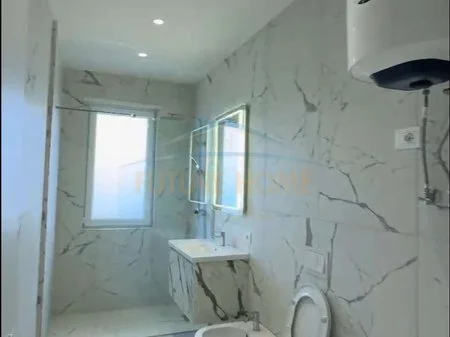 Tirane, jepet me qera apartament 2+1 Kati 4, 96 m² 450 € (KOMPLEKSI UNIVERS CITY, QTU)