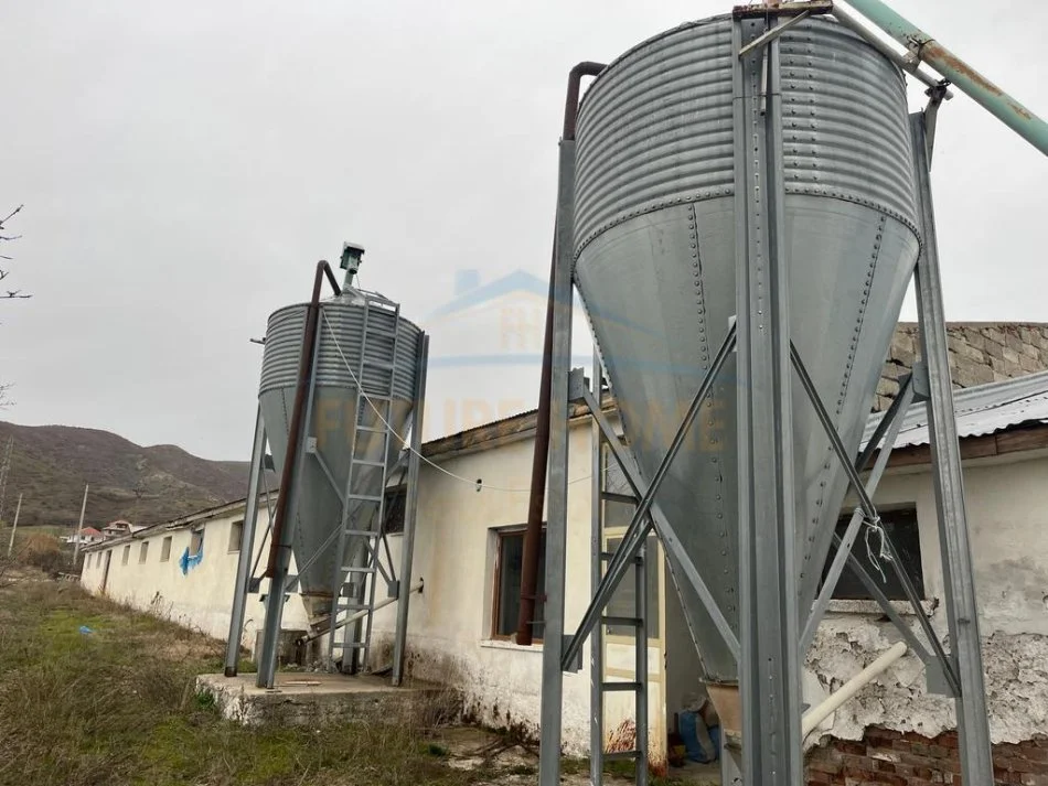 Korce, shitet , 210.000 € (Korçë - Pogradec.)