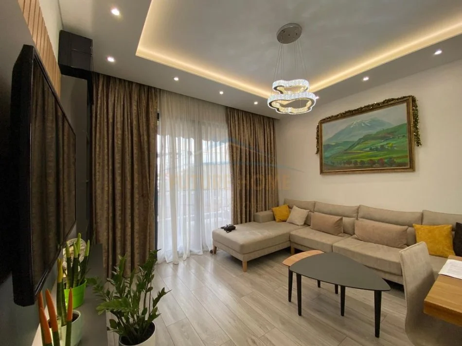 Tirane, shitet apartament 2+1+Aneks+Ballkon Kati 2, 102 m² 183.000 € (Kinostudio)