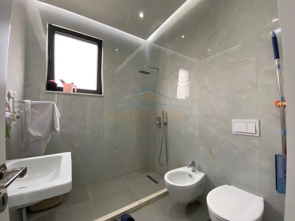 Tirane, shitet apartament 2+1+Aneks+Ballkon Kati 2, 102 m² 183.000 € (Kinostudio)