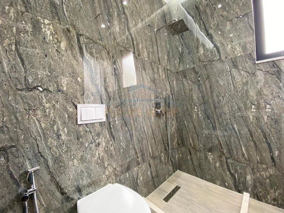 Tirane, shitet apartament 2+1+Aneks+Ballkon Kati 2, 102 m² 183.000 € (Kinostudio)