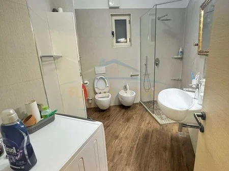 Tirane, shitet apartament 2+1 Kati 5, 92 m² 165.000 € (unaza e re)
