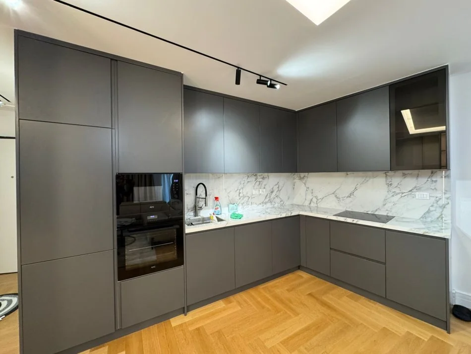 Tirane, shitet apartament 2+1 Kati 7, 126 m² 650.000 € (Liqeni i Tiranes)