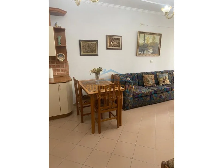 Tirane, shitet apartament 1+1 Kati 5, 75 m² 155.000 € (Komuna e Parisit)