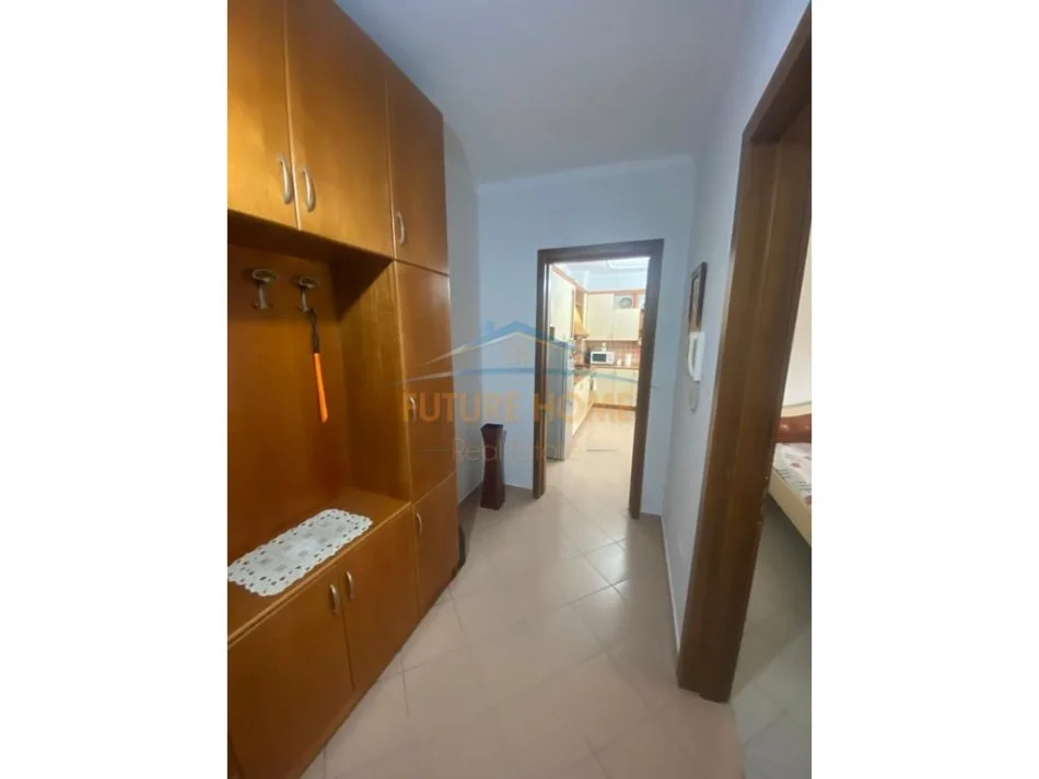 Tirane, shitet apartament 1+1 Kati 5, 75 m² 155.000 € (Komuna e Parisit)