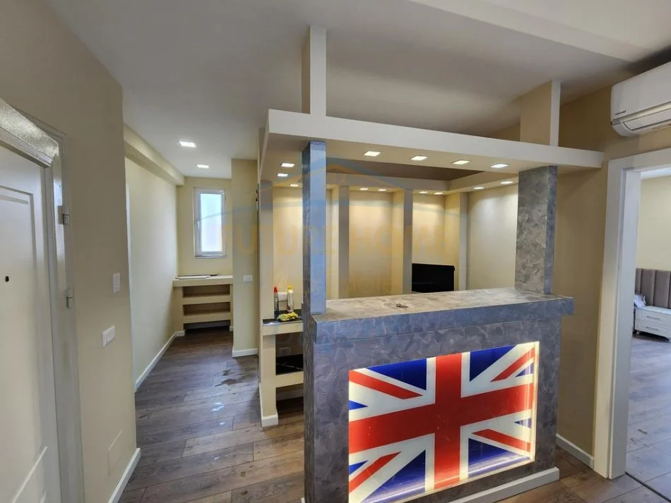 Tirane, jepet me qera apartament 2+1+Ballkon Kati 4, 150 m² 800 € (Sauk)