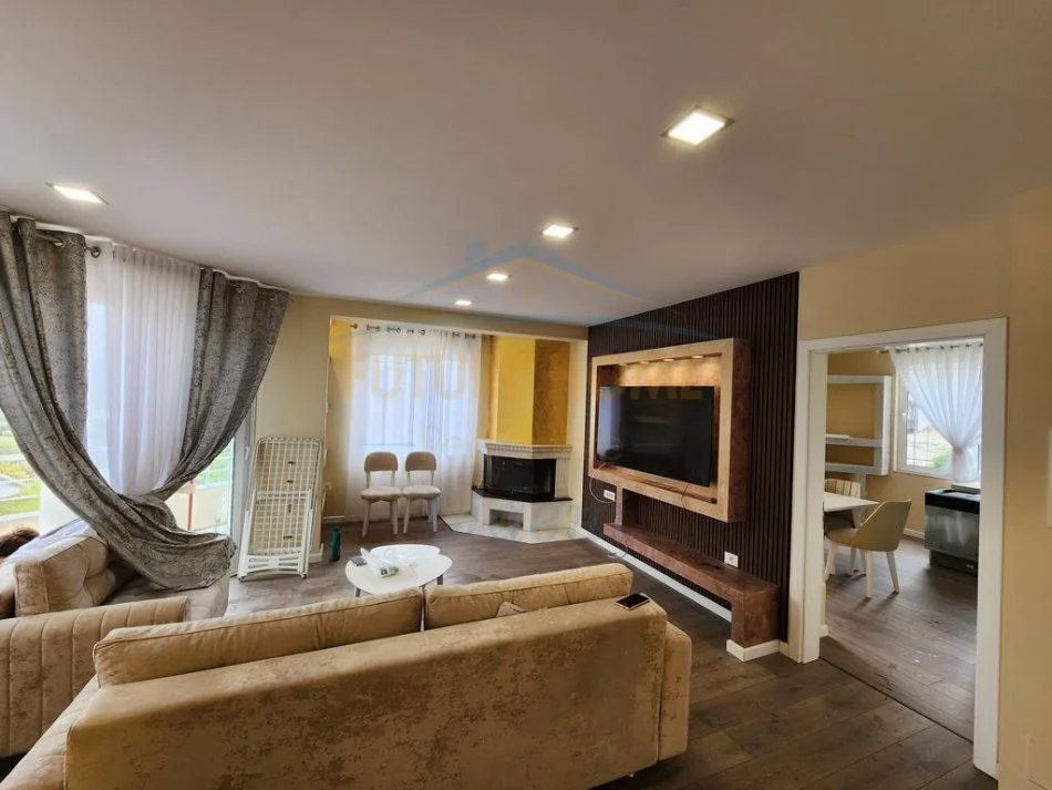 Tirane, jepet me qera apartament 2+1+Ballkon Kati 4, 150 m² 800 € (Sauk)