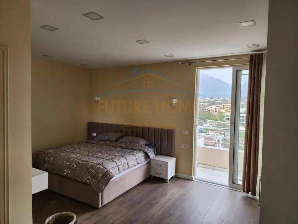 Tirane, jepet me qera apartament 2+1+Ballkon Kati 4, 150 m² 800 € (Sauk)