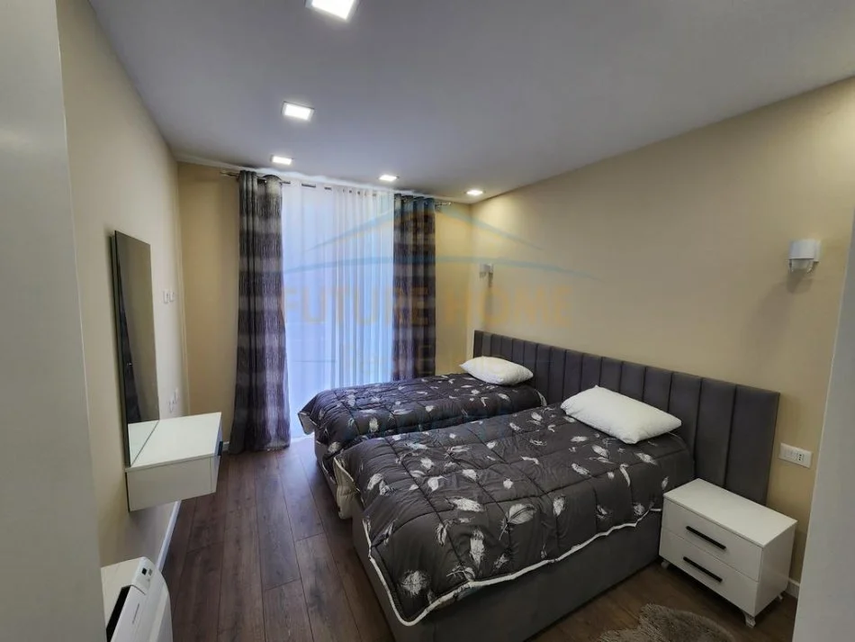 Tirane, jepet me qera apartament 2+1+Ballkon Kati 4, 150 m² 800 € (Sauk)
