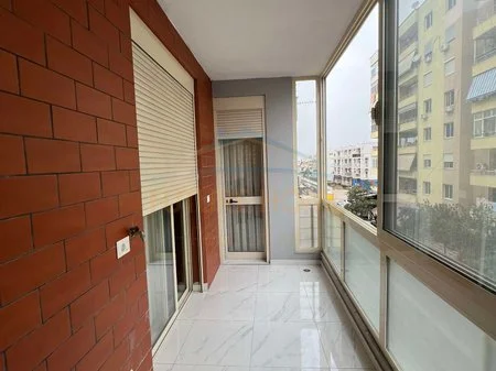 Tirane, jepet me qera apartament 1+1 Kati 2, 63 m² 550 € (UNAZA E RE)