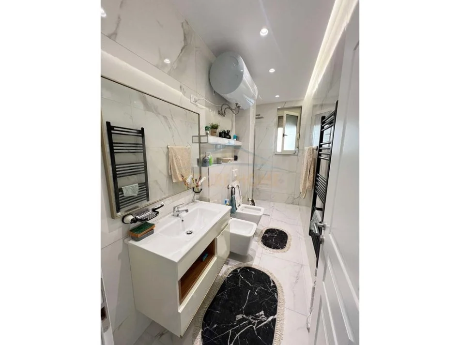 Tirane, jepet me qera apartament 1+1+Ballkon Kati 2, 63 m² 550 € (Unaza e Re)