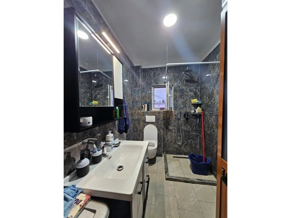 Durres, shitet apartament 2+1+Ballkon , 75 m² 88.000 € (durres valapark)