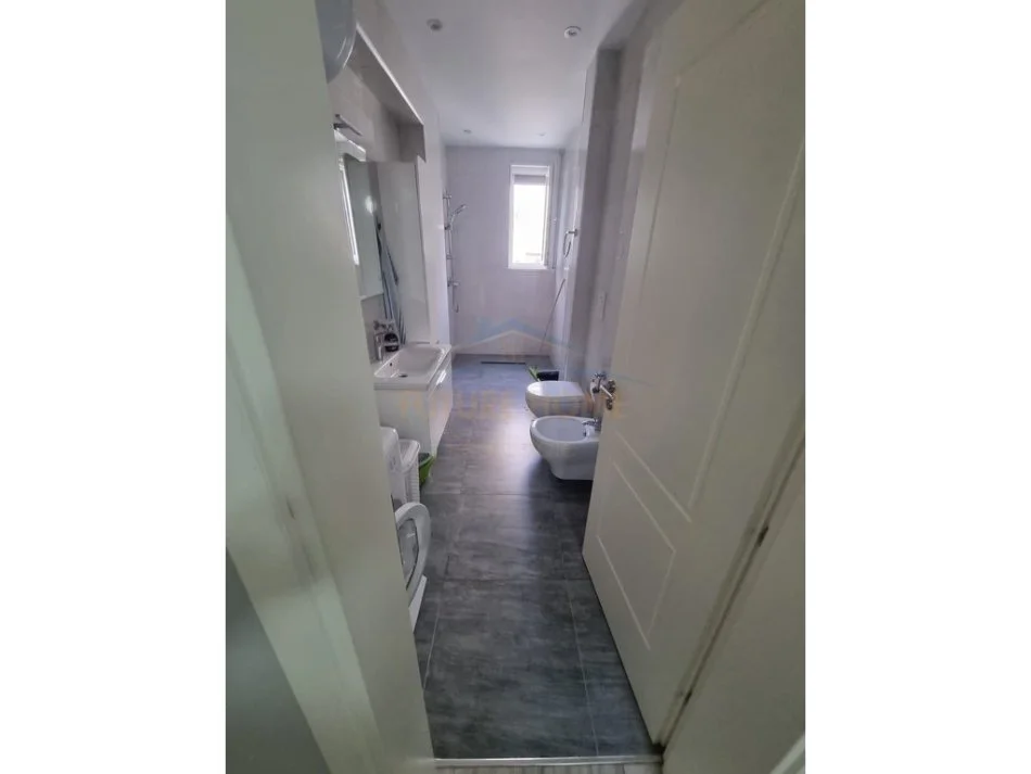 Durres, shitet apartament 3+1 Kati 3, 134 m² 360.000 € (RRUGA E PORTIT)