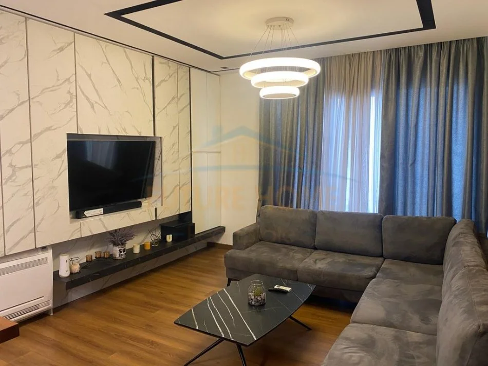 Tirane, shitet apartament 2+1+Ballkon Kati 8, 96 m² 200.000 € (Oxhaku)