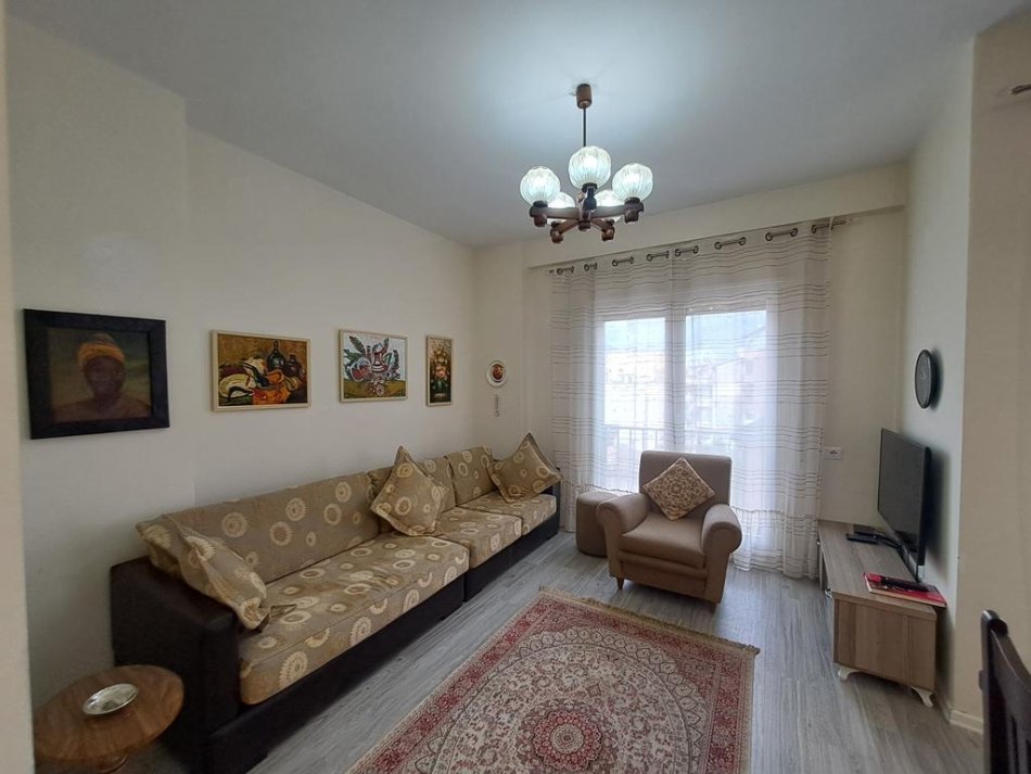 Tirane, jepet me qera apartament 2+1 , 99 m² 650 € (Rruga e Dibres)