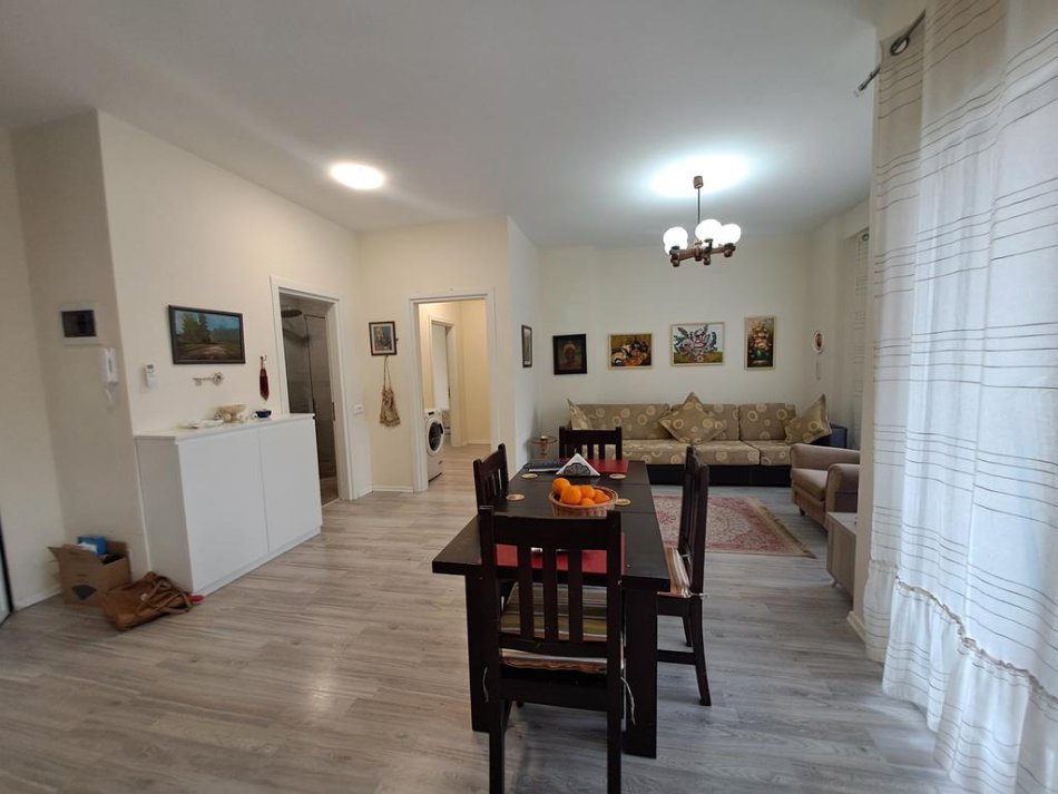 Tirane, jepet me qera apartament 2+1 , 99 m² 650 € (Rruga e Dibres)