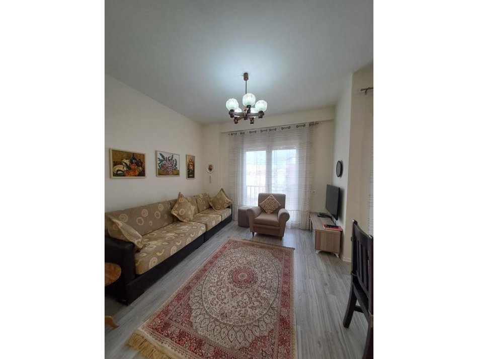 Tirane, jepet me qera apartament 2+1 , 99 m² 650 € (Rruga e Dibres)