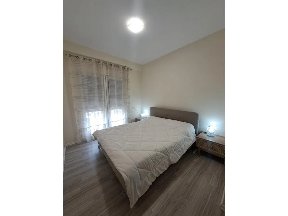 Tirane, jepet me qera apartament 2+1 Kati 2, 99 m² 650 € (Rruga e Dibres)
