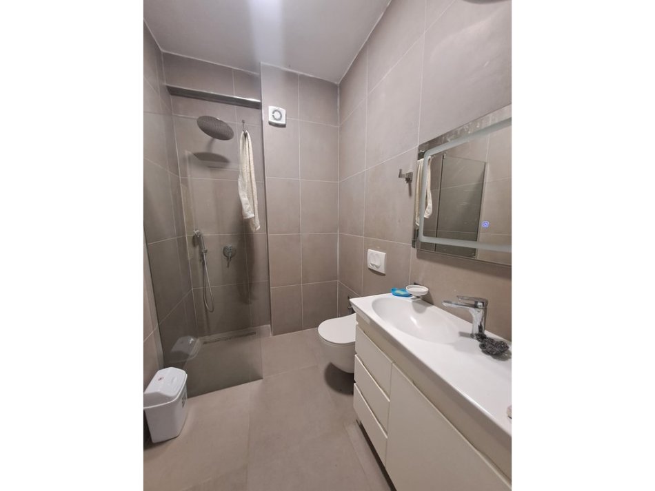 Tirane, jepet me qera apartament 2+1 , 99 m² 650 € (Rruga e Dibres)