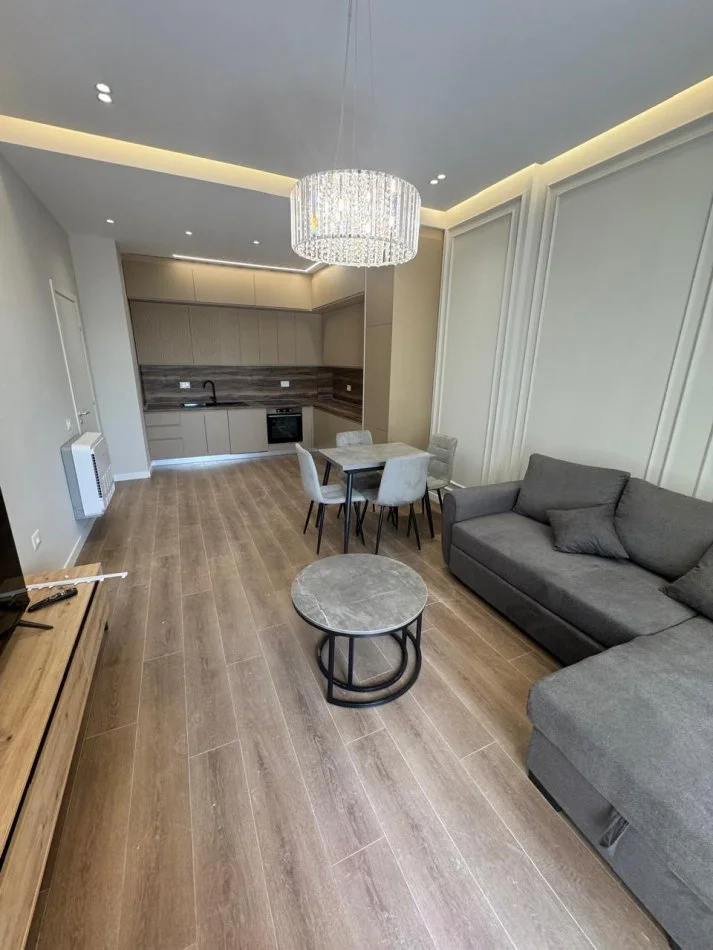 Tirane, jepet me qera apartament 1+1+parkim Kati 5, 70 m² 800 € (Vasil Shanto)