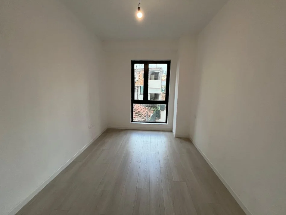 Tirane, jepet me qera apartament 2+1+Aneks+Ballkon Kati 1, 100 m² 750 € (Myslym Shyri)