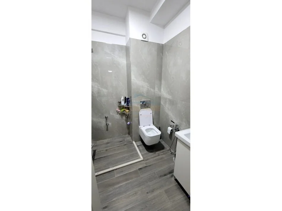 Korce, shitet apartament 2+1+Ballkon Kati 7, 75 m² 100.000 € (Terminali ,Korçë)
