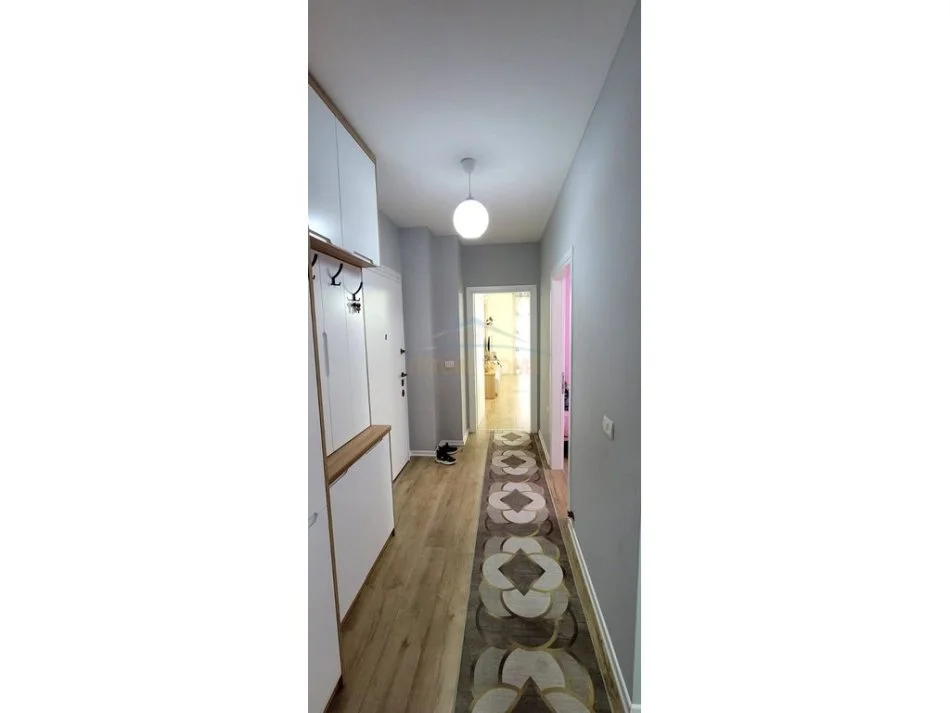 Korce, shitet apartament 2+1+Ballkon Kati 7, 75 m² 100.000 € (Terminali ,Korçë)