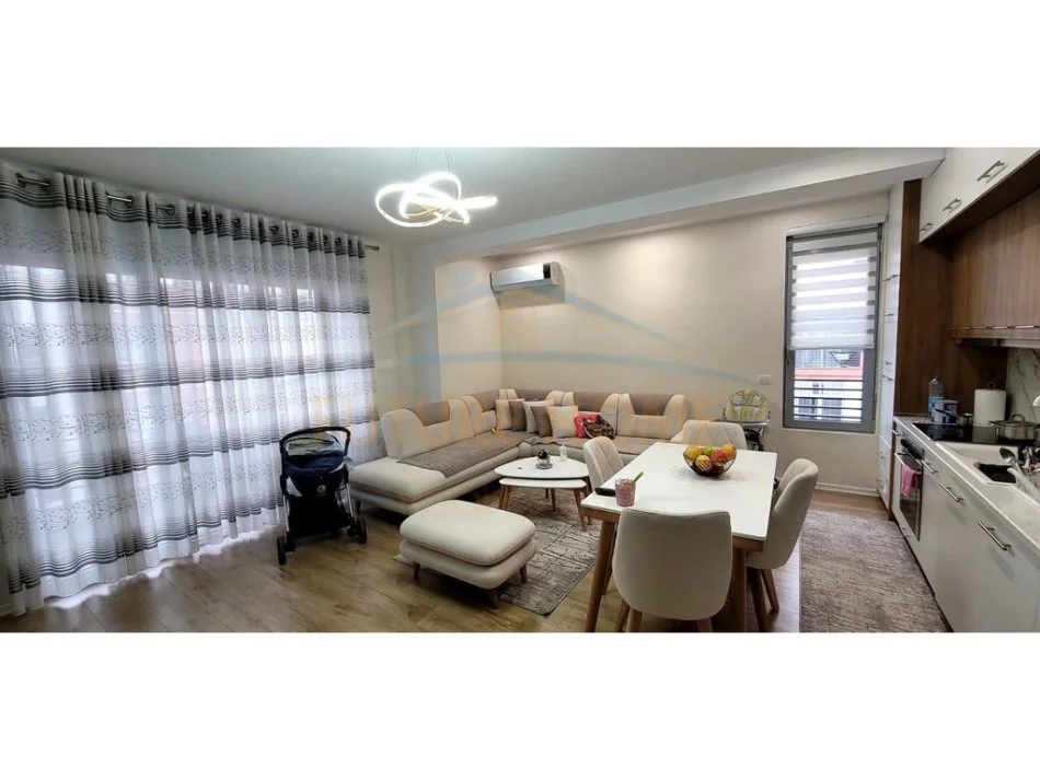 Korce, shitet apartament 2+1+Ballkon Kati 7, 75 m² 100.000 € (Terminali ,Korçë)