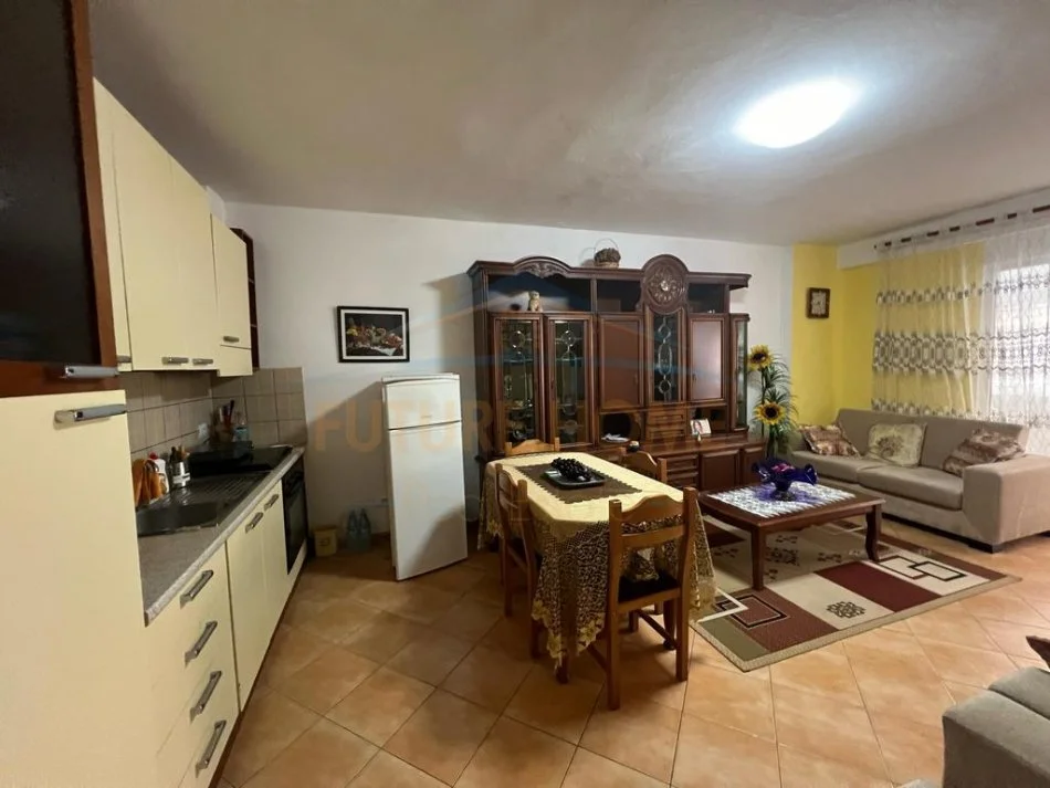 Durres, shitet apartament 1+1+Ballkon Kati 4, 82 m² 95.000 € (Pranë Pallatit te Sportit, Durres)