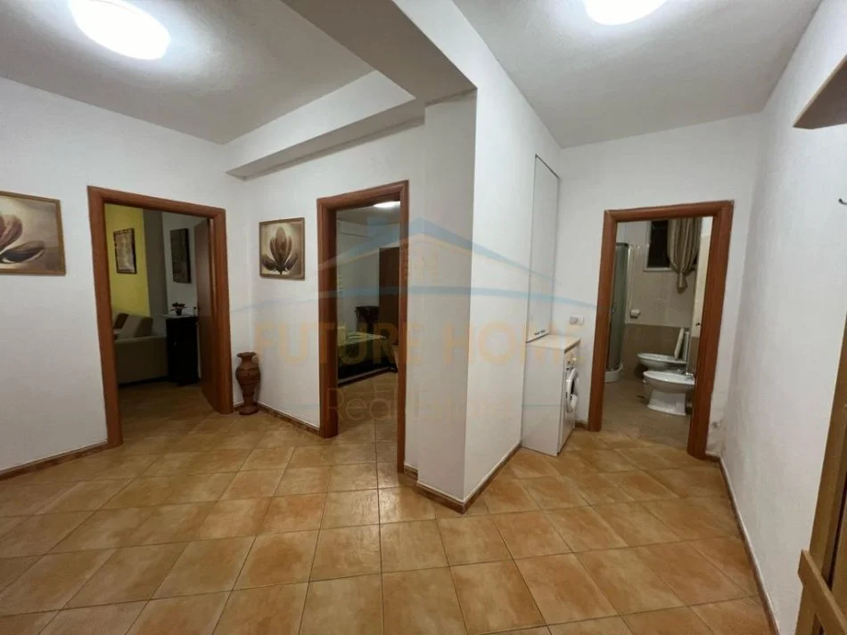 Durres, shitet apartament 1+1+Ballkon Kati 4, 82 m² 95.000 € (Pranë Pallatit te Sportit, Durres)