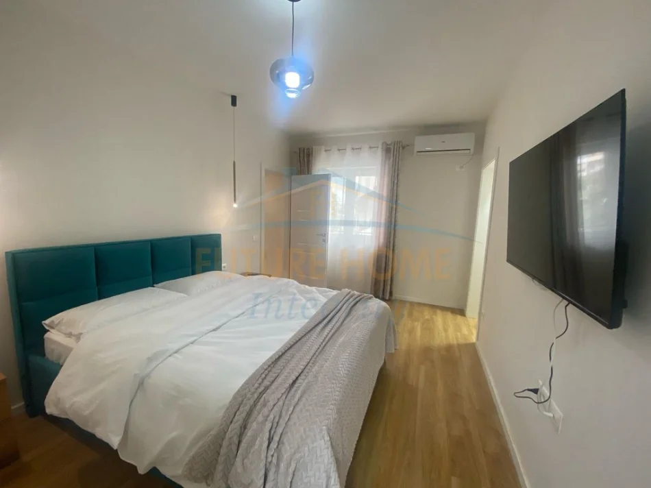Tirane, jepet me qera apartament 1+1+Ballkon Kati 2, 80 m² 500 € (Ali Demi)