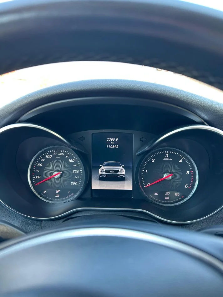 Tirane, shitet makine Mercedes Benz - C 220 Nafte, e bardhë automatik Klima 117.000 km 17.000 €