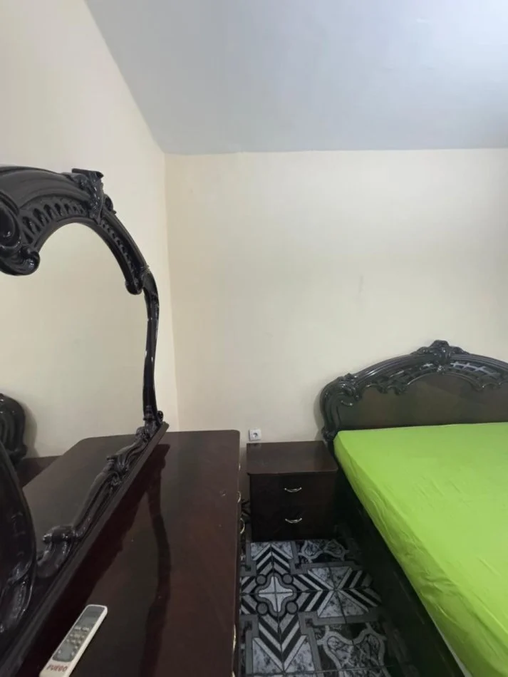 Tirane, jepet me qera apartament 1+1+Ballkon Kati 3, 65 m² 400 € (Rruga e Kavajes , prane condor center , prane xhino bar)