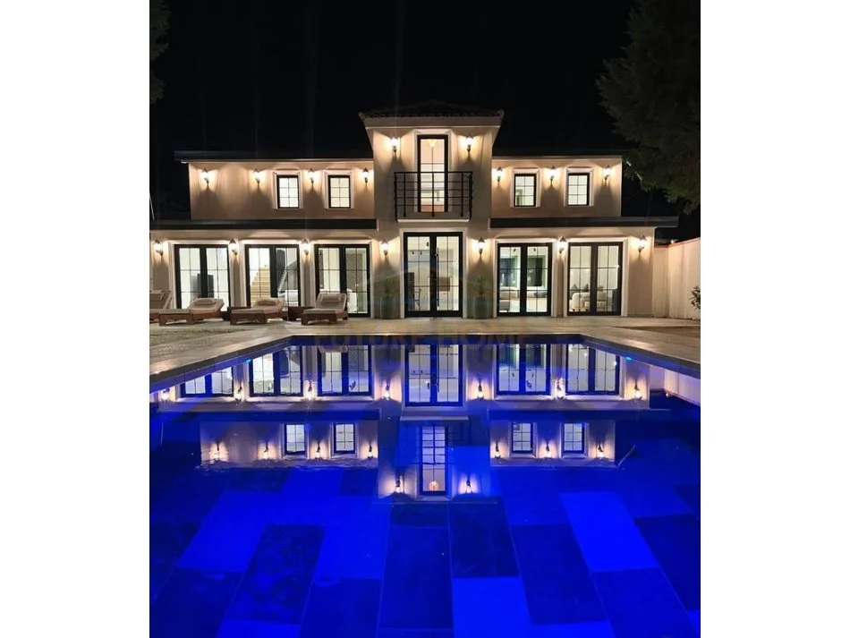 Shijak, shitet Vile 2 Katshe , 1.900 m² 690.000 € (Durres)