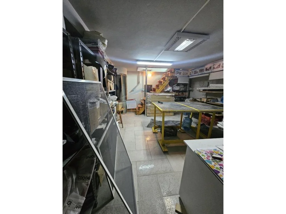 Durres, jepet me qera ambjent biznesi Kati 0, 43 m² 450 € (pallati i sportit)