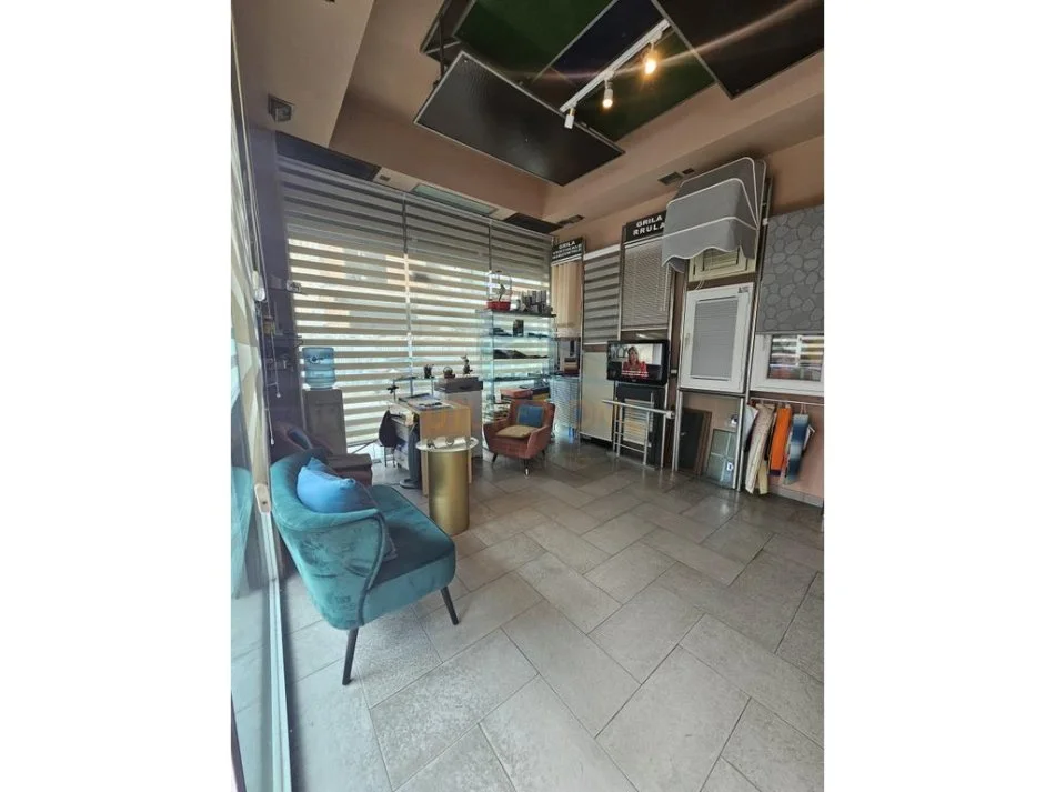 Durres, jepet me qera ambjent biznesi Kati 0, 43 m² 450 € (pallati i sportit)