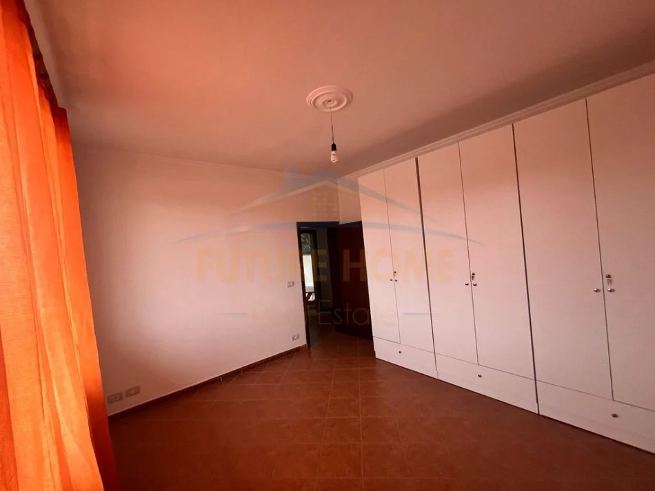 Durres, jepet me qera 2+1+Ballkon Kati 2, 250 € (rrashbull durres)