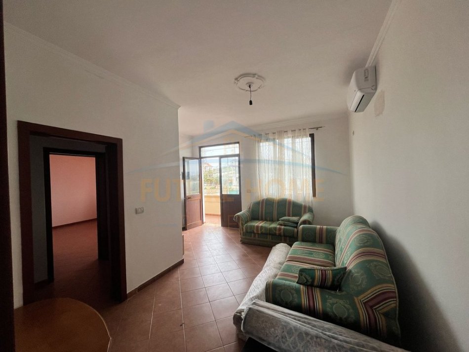 Durres, jepet me qera shtepi 2+1 , 265 m² 250 € (Rrashbull)