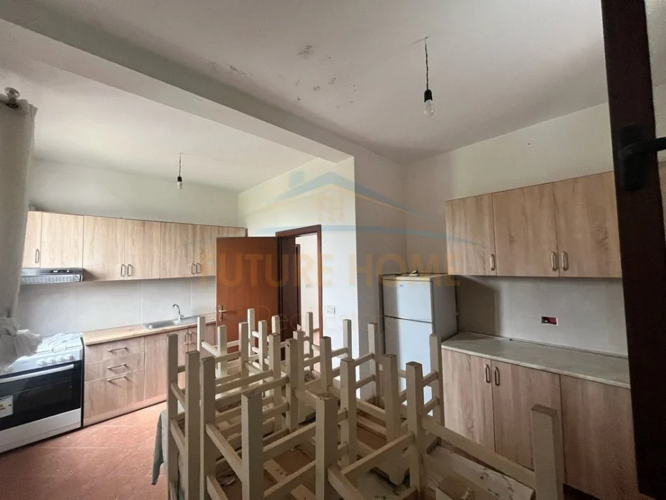 Durres, jepet me qera 2+1+Ballkon Kati 2, 250 € (rrashbull durres)