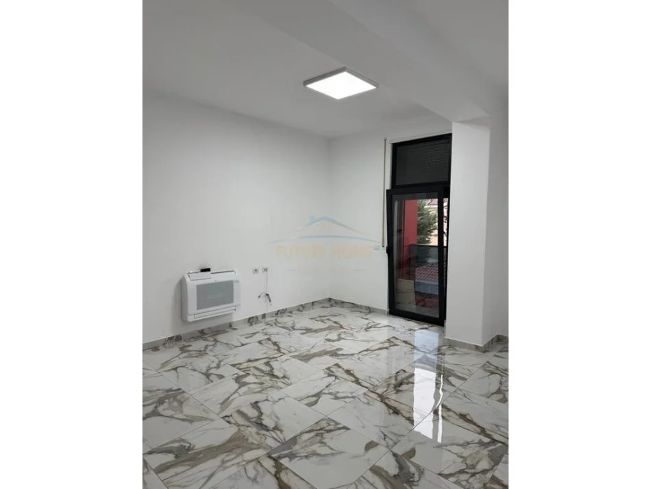 Tirane, jepet me qera ambjent biznesi Kati 2, 115 m² 650 € (Ali Demi)